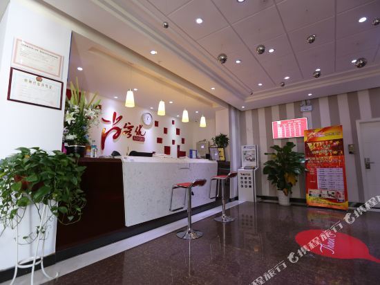 Наньчан: 蓝天快捷酒店（南昌紫荆夜市店）