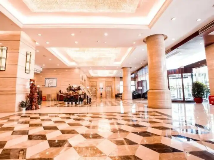Shenlong New World Hotel — фото 1