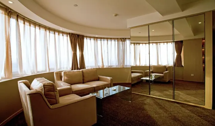 Кайфын: new dynasty hotel
