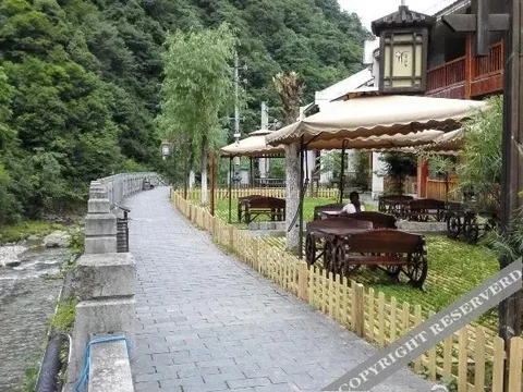 Мую: Yinju Xiangxi Inn