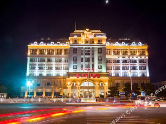 Тунляо: 通辽天泽大酒店