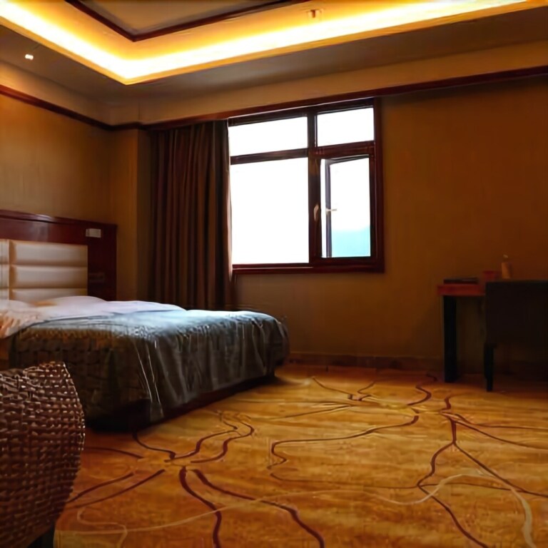 Цюйцзин: Zhong Yuan Hotel