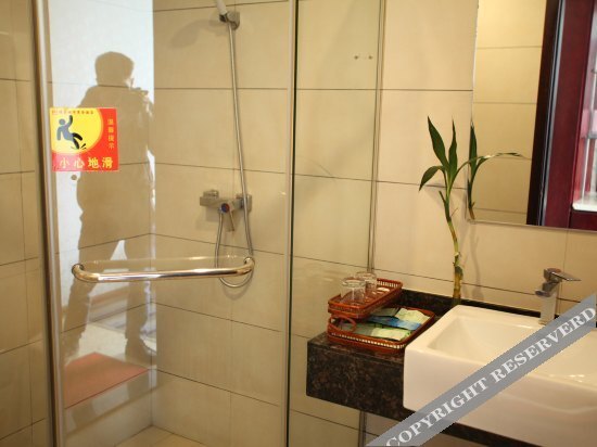 Йиян: Ruijia City Business Hotel