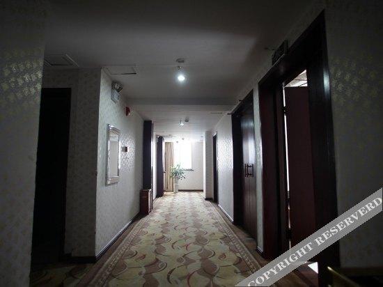Йиян: Ruijia City Business Hotel