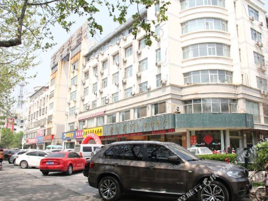 Цзинин: Liangshi Hotel
