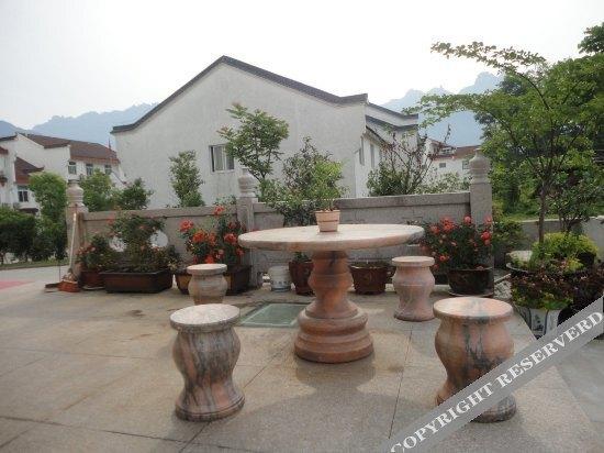 Чичжоу: Jiuahuashan Xiaoqi Fushanju