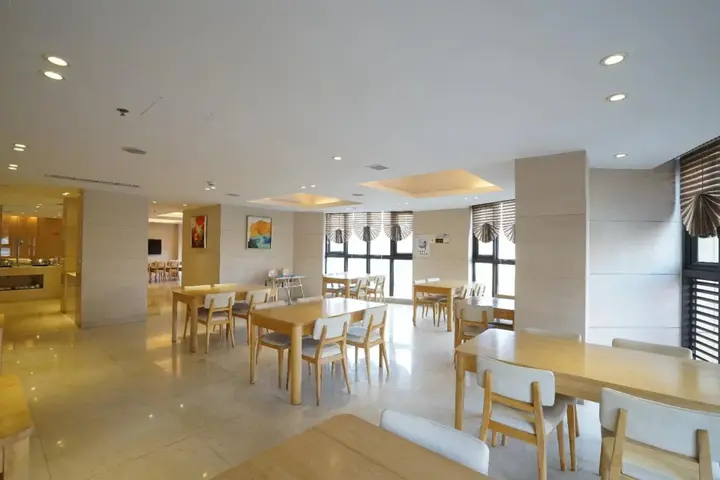 Ибинь: Starway Hotel