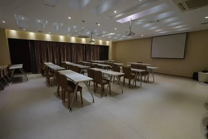 Ибинь: Starway Hotel