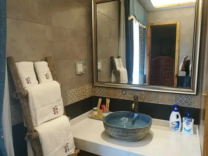 Чжанцзяцзе: YUELU-House Inn