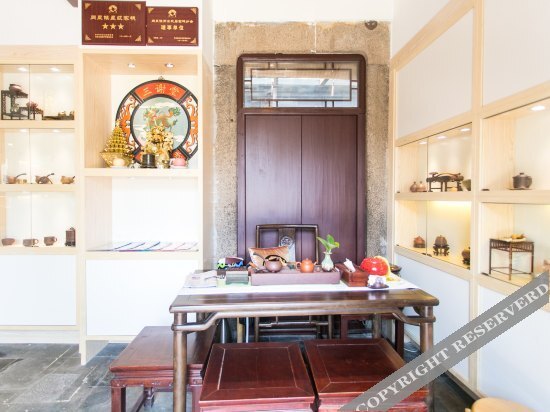 Цзиньцзэ: Qininn Tonglisanxietang Shop