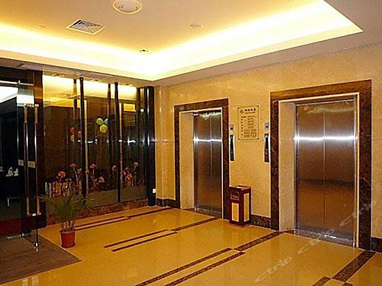 Джиангме: 鹤山椰林酒店