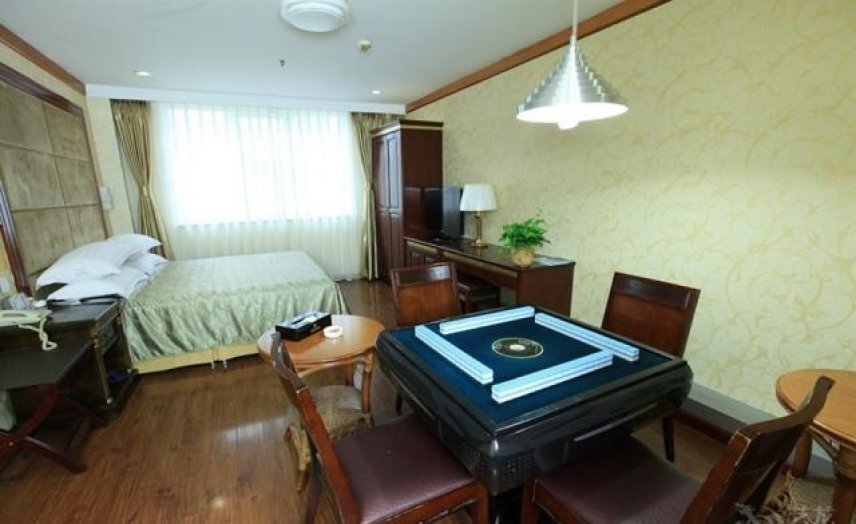 Баодин: Huazhong Holiday Hotel