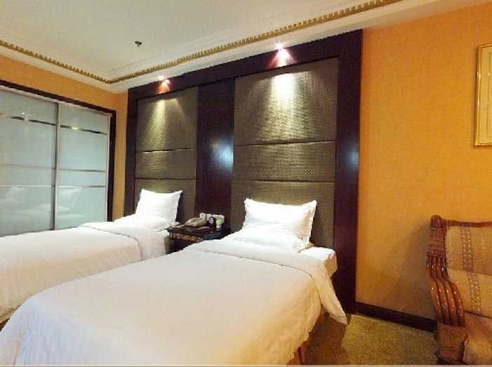 Баодин: Huazhong Holiday Hotel