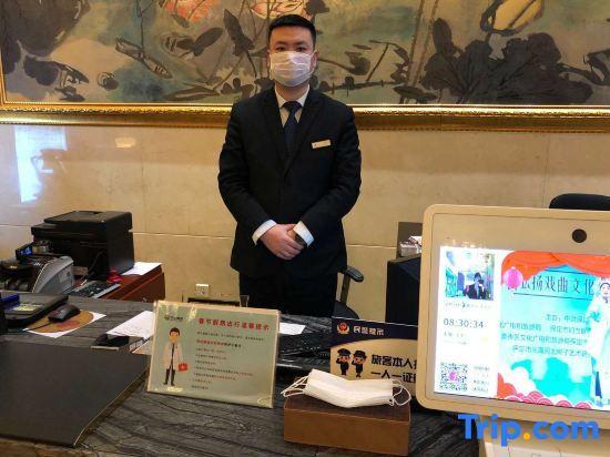 Баодин: Huazhong Holiday Hotel