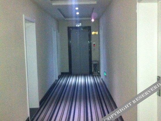 Вэйнань: Zixin City Hotel