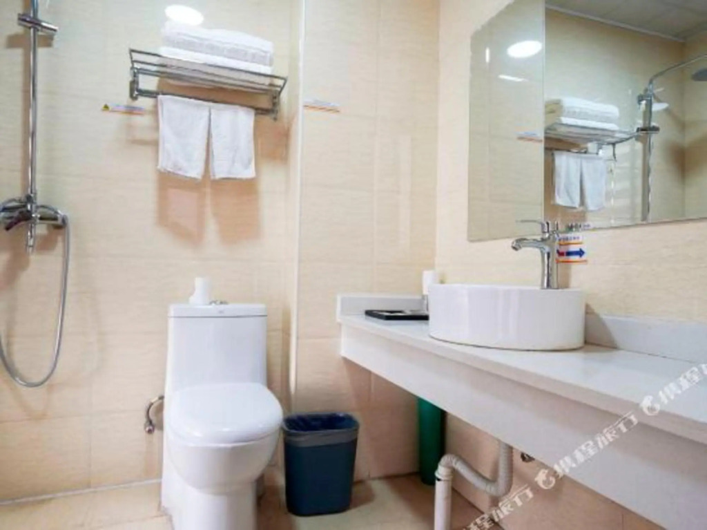 Луннань: Super 8 Hotel Longnan Wudu Pan Xuan Lu Square