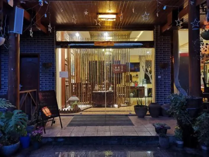 Лешан: Nongyue Emei Shanju Hostel