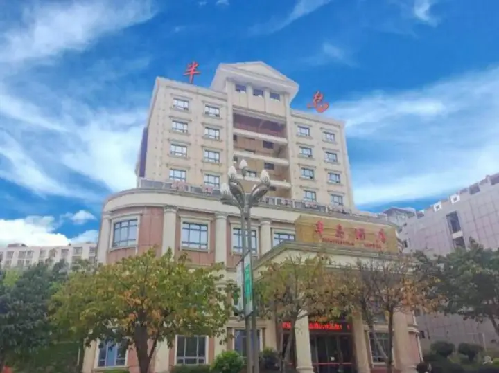 Peninsula Hotel — фото 1