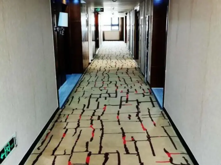 Яань: Peninsula Hotel