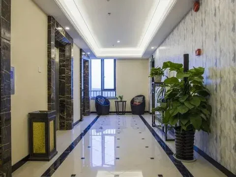 Чжэньцзян: Boyue Yilin Hotel (South High-speed Railway Station)