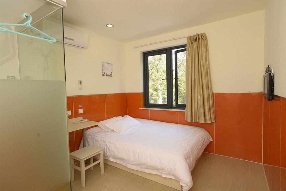 Шанхай: 99 Inn Shanghai Tibet North Road