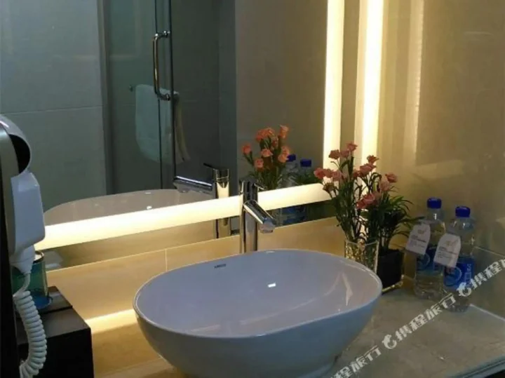 Цзинин: Xinda Hotel