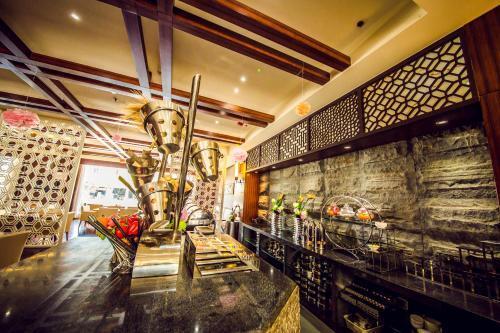 Шангри-Ла: Shangri la moonlight International Hotel