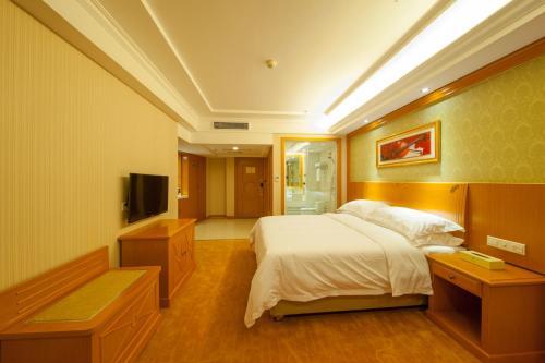Наньтун: Vienna Hotel Rugao Zhengxiang Square branch