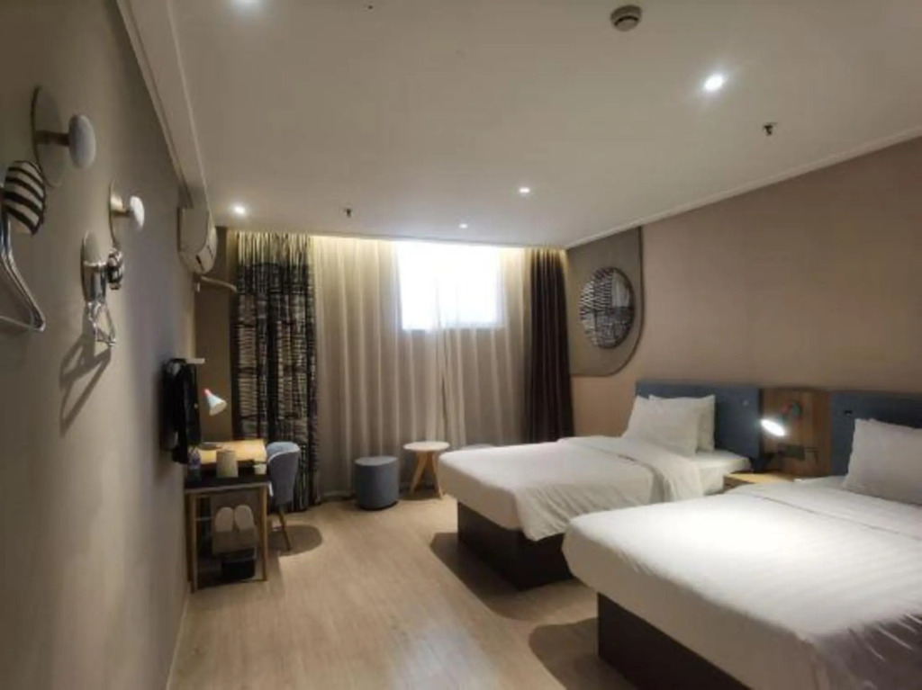 Yijia Hotel (Xinyi Railway Station Nanjing Road) — фото 1