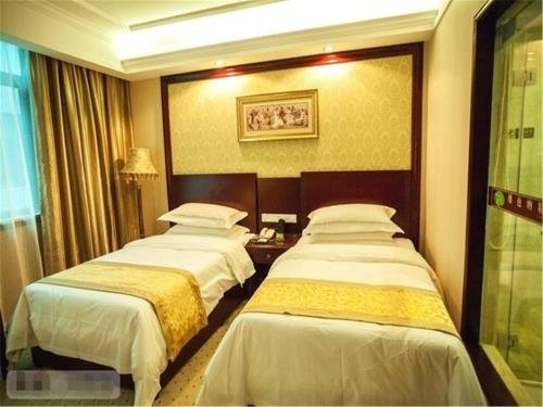 Синьян: Vienna International Hotel Xinyang Yangshan New District Branch