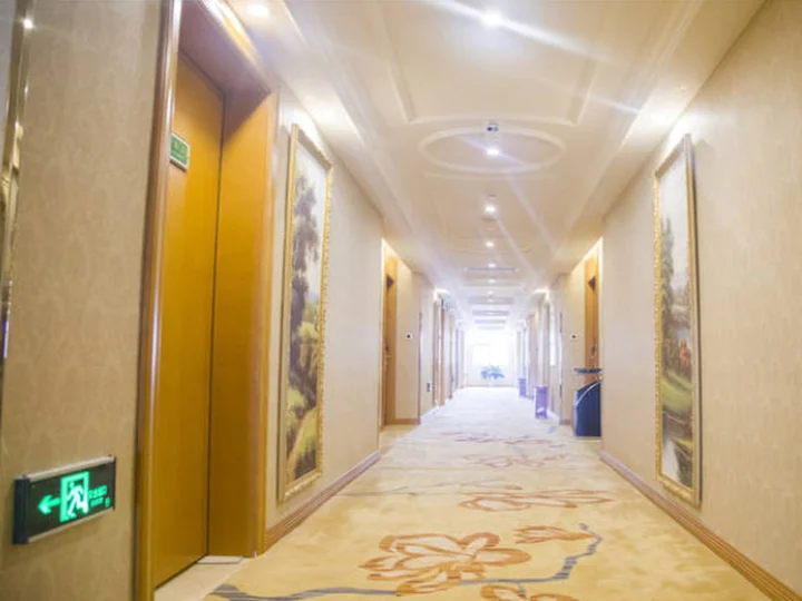 Синьян: Vienna International Hotel Xinyang Yangshan New District Branch