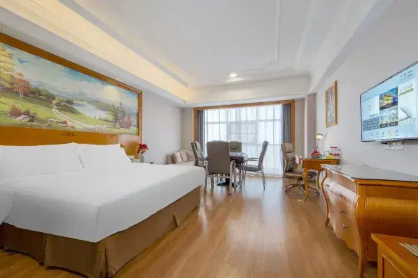 Синьян: Vienna International Hotel Xinyang Yangshan New District Branch