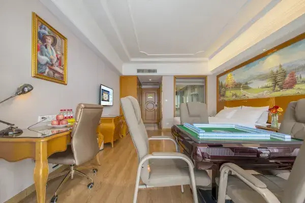 Синьян: Vienna International Hotel Xinyang Yangshan New District Branch
