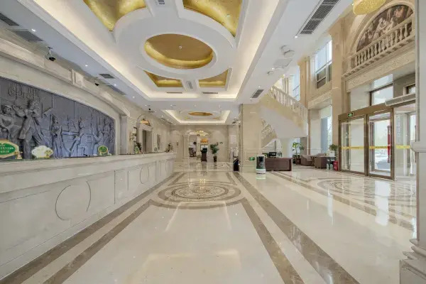 Синьян: Vienna International Hotel Xinyang Yangshan New District Branch