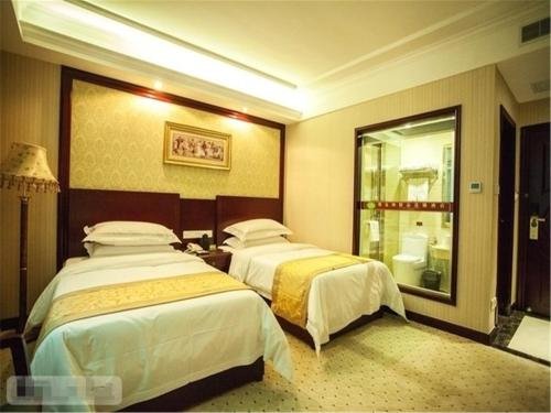 Синьян: Vienna International Hotel Xinyang Yangshan New District Branch