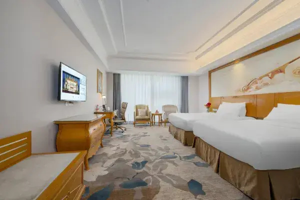 Синьян: Vienna International Hotel Xinyang Yangshan New District Branch