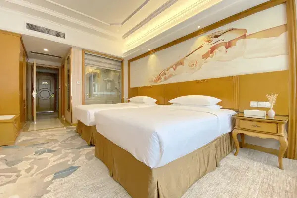 Синьян: Vienna International Hotel Xinyang Yangshan New District Branch