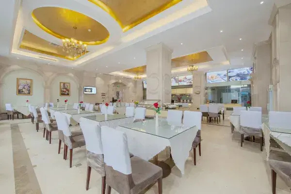 Синьян: Vienna International Hotel Xinyang Yangshan New District Branch