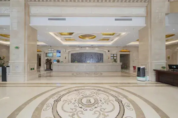 Синьян: Vienna International Hotel Xinyang Yangshan New District Branch