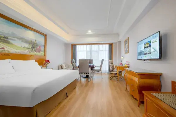 Синьян: Vienna International Hotel Xinyang Yangshan New District Branch