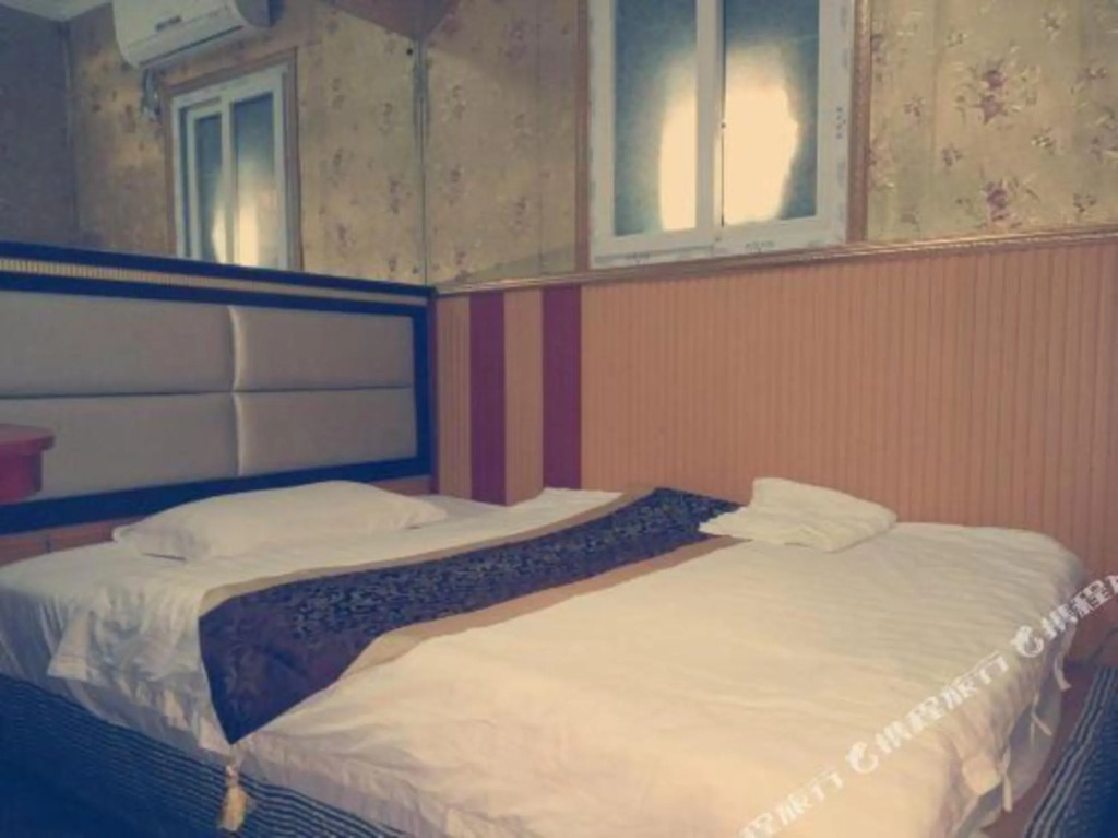 Чунцин: Chongqing Qinwen 168 Business Hotel