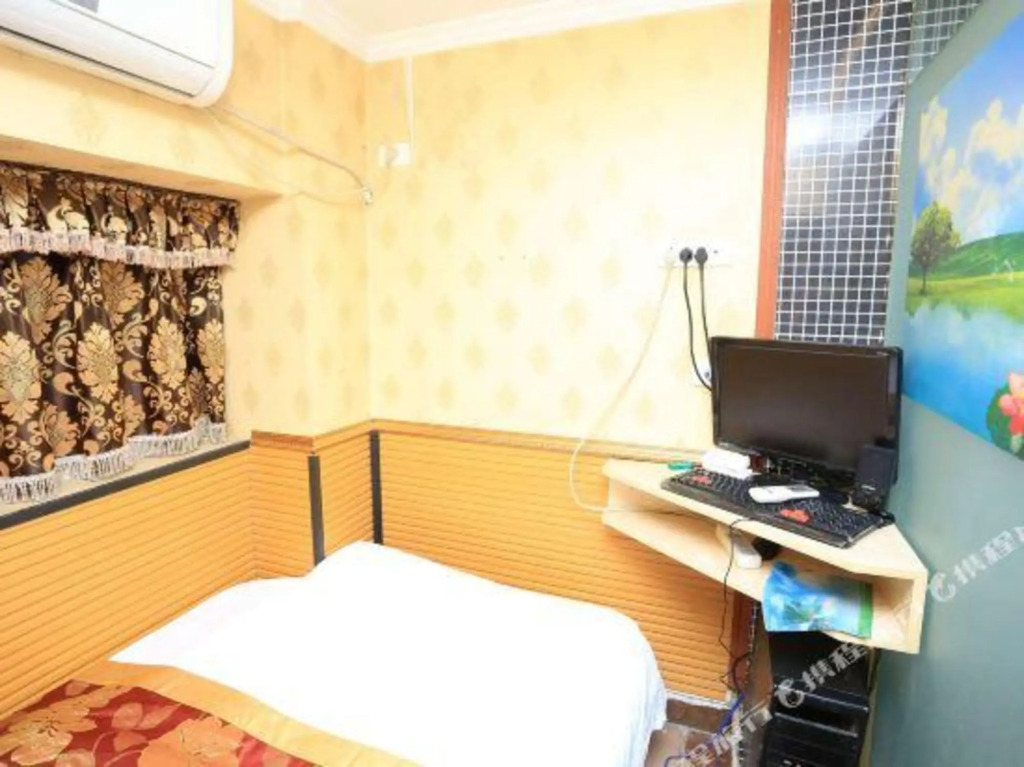 Чунцин: Chongqing Qinwen 168 Business Hotel