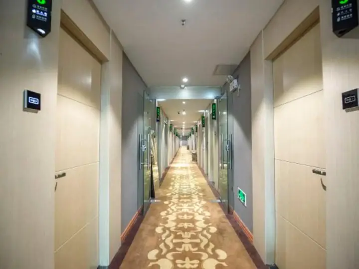 Фучжоу: Homeinn Pebble Hotel (Fuzhou Olympic Taiji Subway Station)
