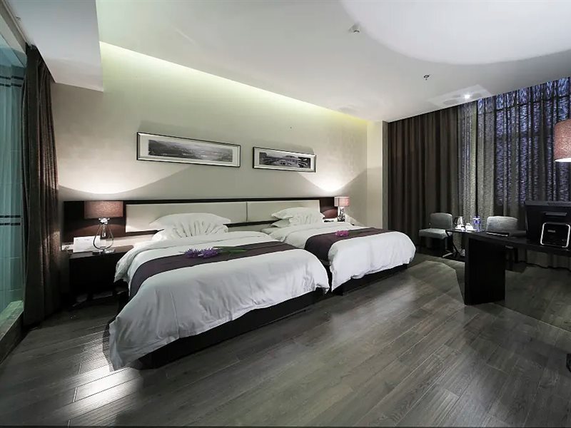 Лунъянь: Ketianxia Hotel