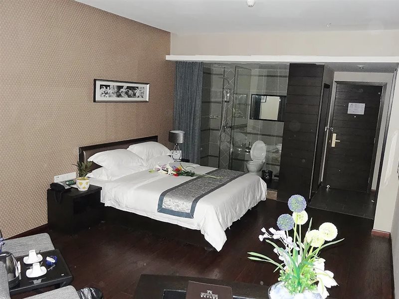 Лунъянь: Ketianxia Hotel