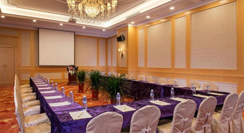 Маоминг: Vienna International Hotel
