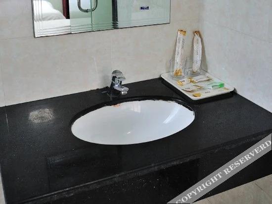 Наньтун: Xinbo Business Hotel