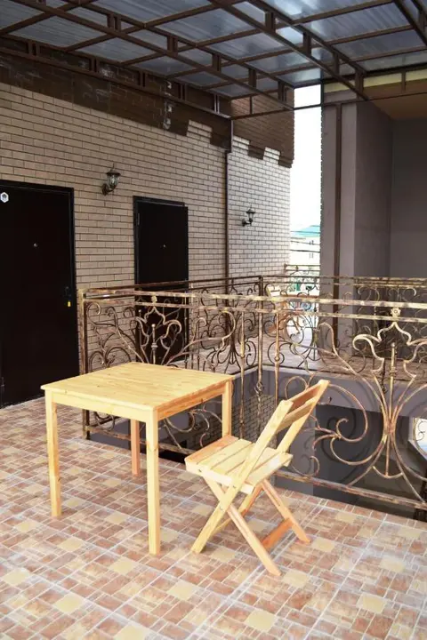 Голубицкая: Guest House Zamok on Priazovskaya