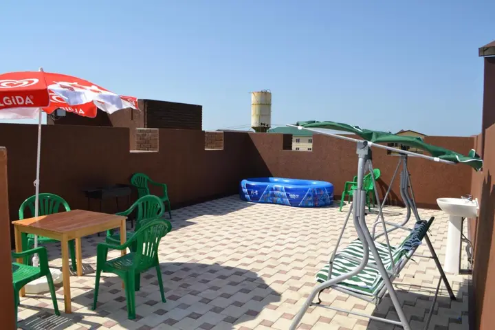 Голубицкая: Guest House Zamok on Priazovskaya