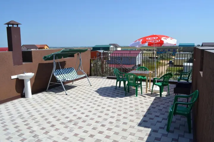 Голубицкая: Guest House Zamok on Priazovskaya